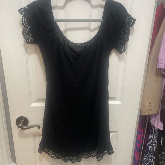 Chic Black Lace Sleeve Mini Dress - Picture 2 of 12